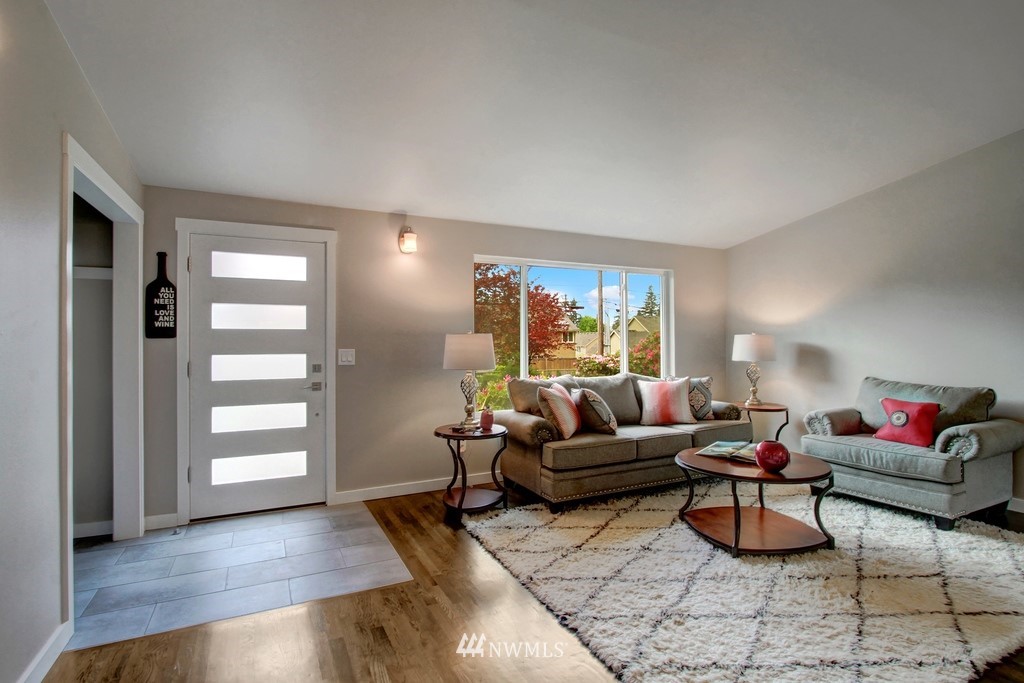 11012 148th Avenue Southeast Renton, WA 98059 - Photo 5 of 18 Gallery Image 5