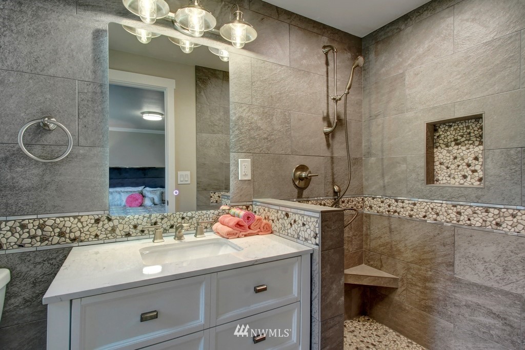 11012 148th Avenue Southeast Renton, WA 98059 - Photo 8 of 18 Gallery Image 8