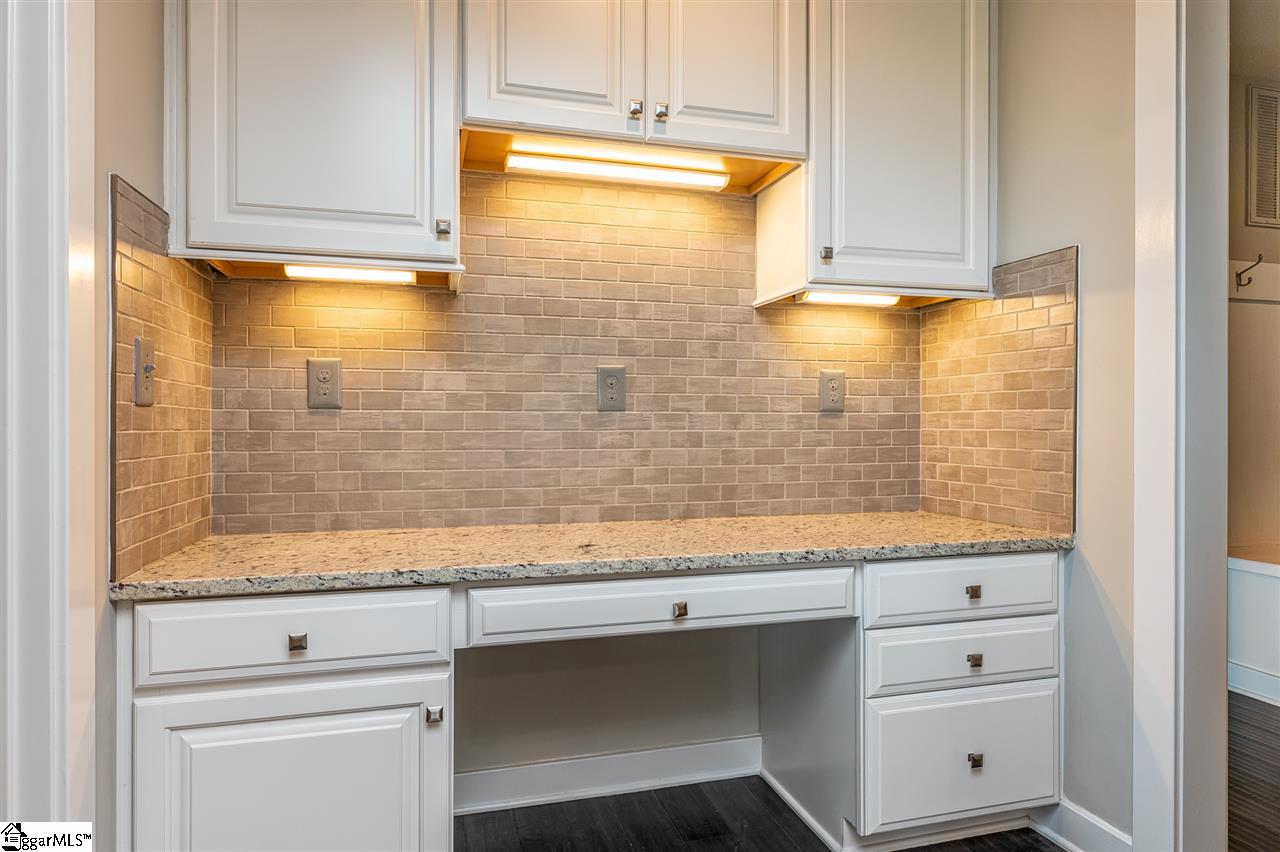 200 Edwin Ellis Drive Greer, SC 29651 - Photo 14 of 36 Gallery Image 14