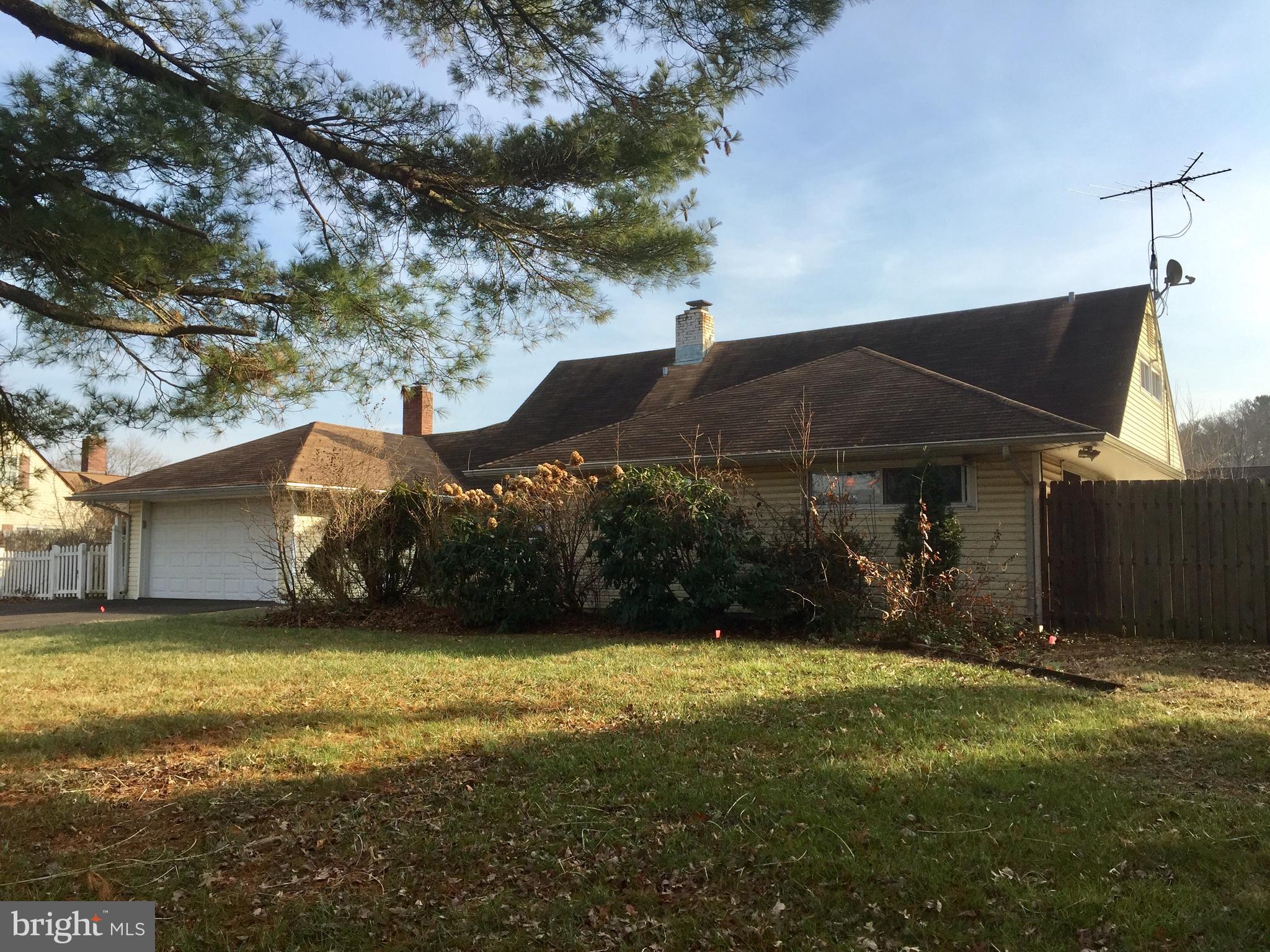 2 Silverbell Road Levittown, PA 19056 - Photo 3 of 39 Gallery Image 3