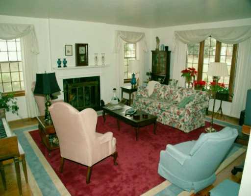 107 Boone Road Trafford, PA 15085 - Photo 4 of 8 Living Room.