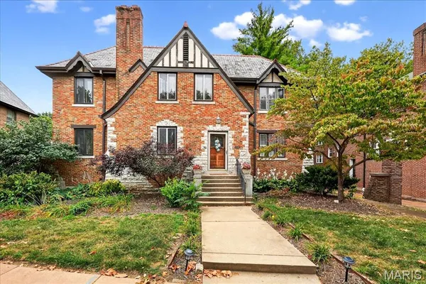 $825,000 | 7224 Pershing Avenue, University City, MO 63130
