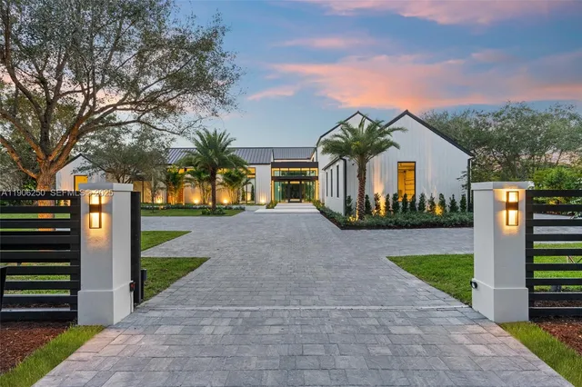 $17,000,000 | 9400 Southwest 60th Court, Pinecrest, FL 33156