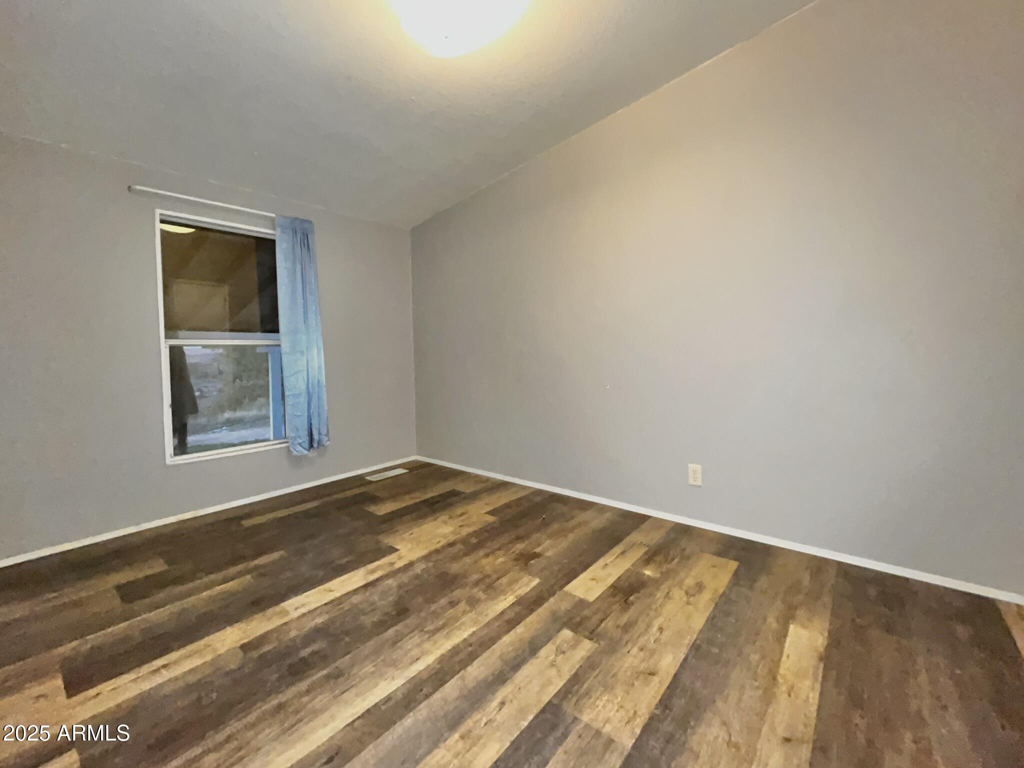 5943 North Bordeaux Road Rimrock, AZ 86335 - Photo 19 of 38 a view of an empty room and window