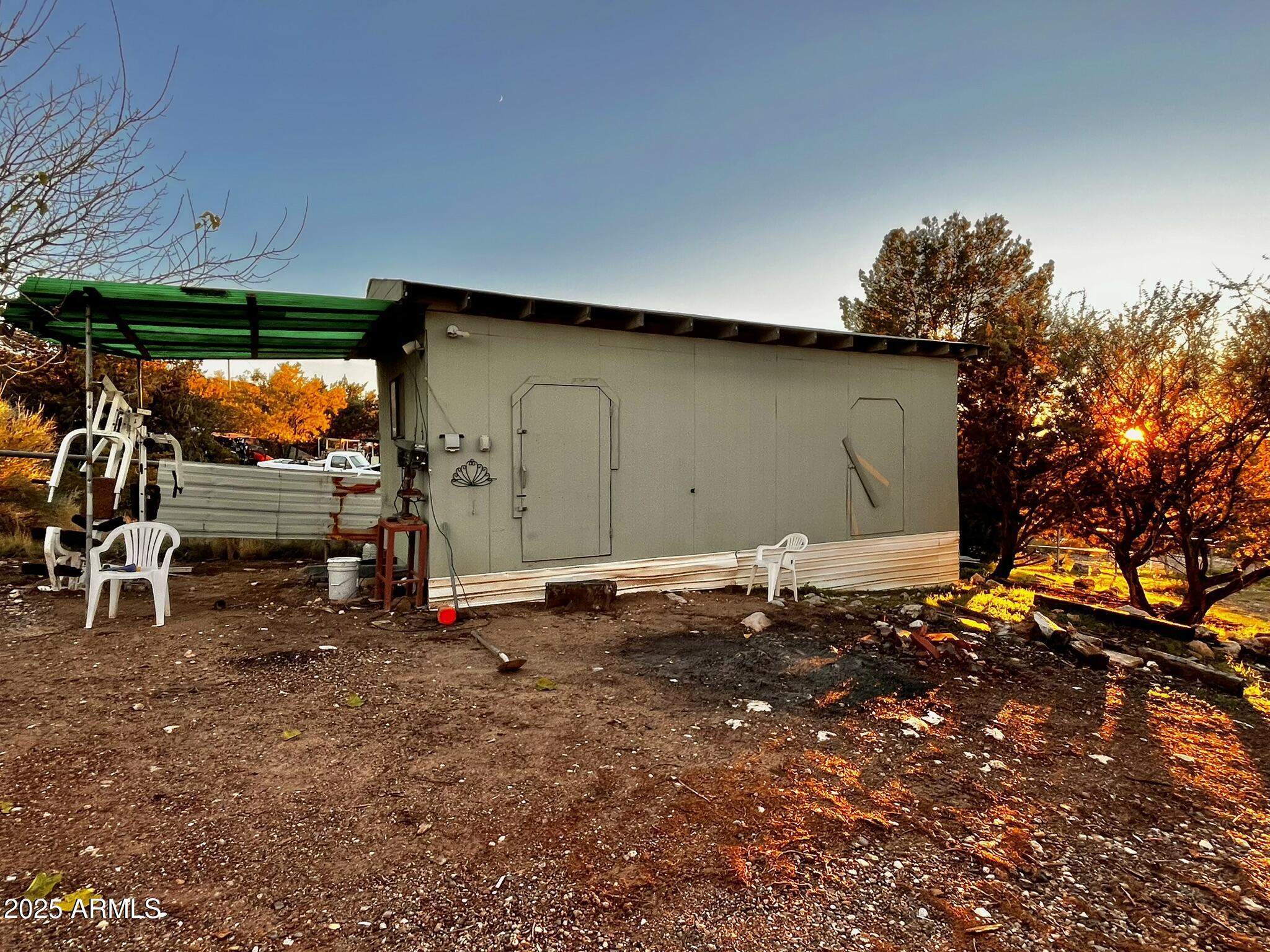5943 North Bordeaux Road Rimrock, AZ 86335 - Photo 25 of 38 a backyard of a house with lots of green space