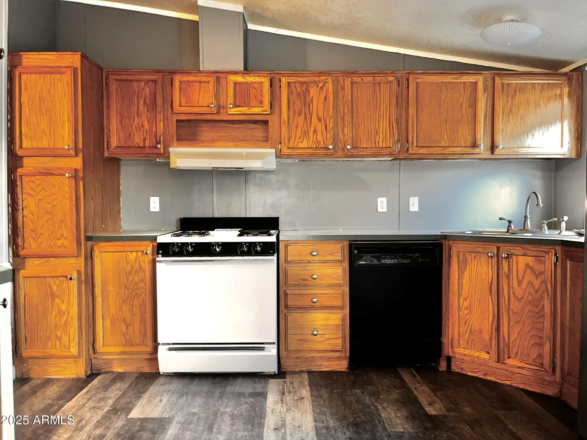 5943 North Bordeaux Road Rimrock, AZ 86335 - Photo 6 of 38 a kitchen with stainless steel appliances granite countertop a refrigerator and cabinets