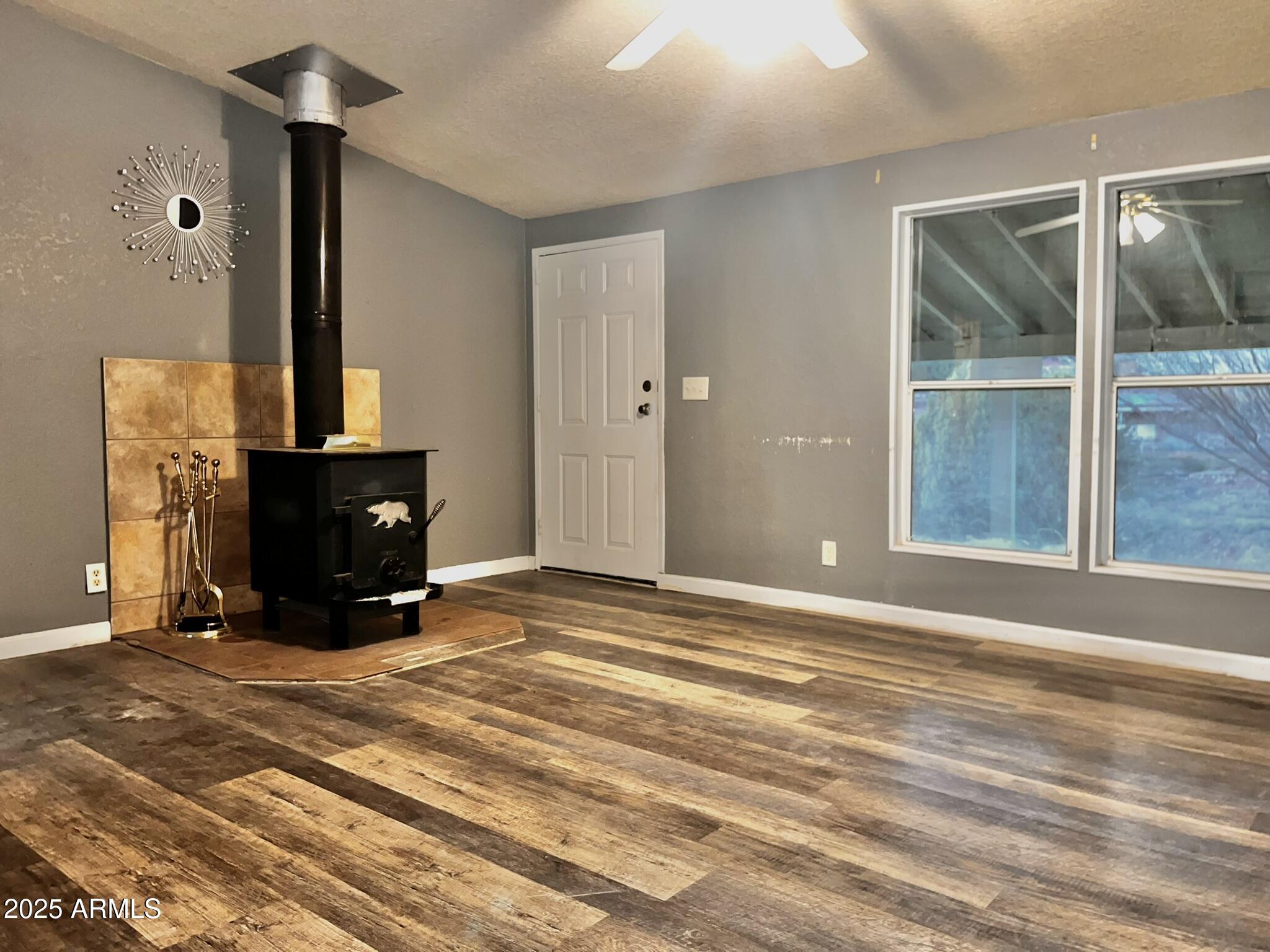 5943 North Bordeaux Road Rimrock, AZ 86335 - Photo 8 of 38 a view of a livingroom with wooden floor and a fireplace