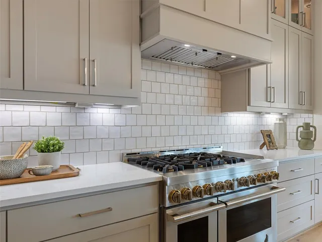 $1,025,000 | 151 Moonlight Drive, Smithville, TX 78957