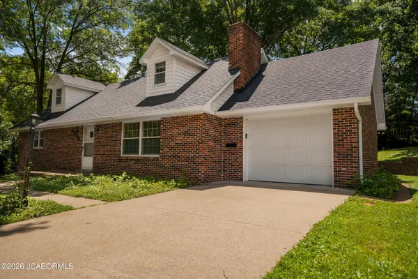 $289,900 | 2206 Scenic Drive, Jefferson City, MO 65101