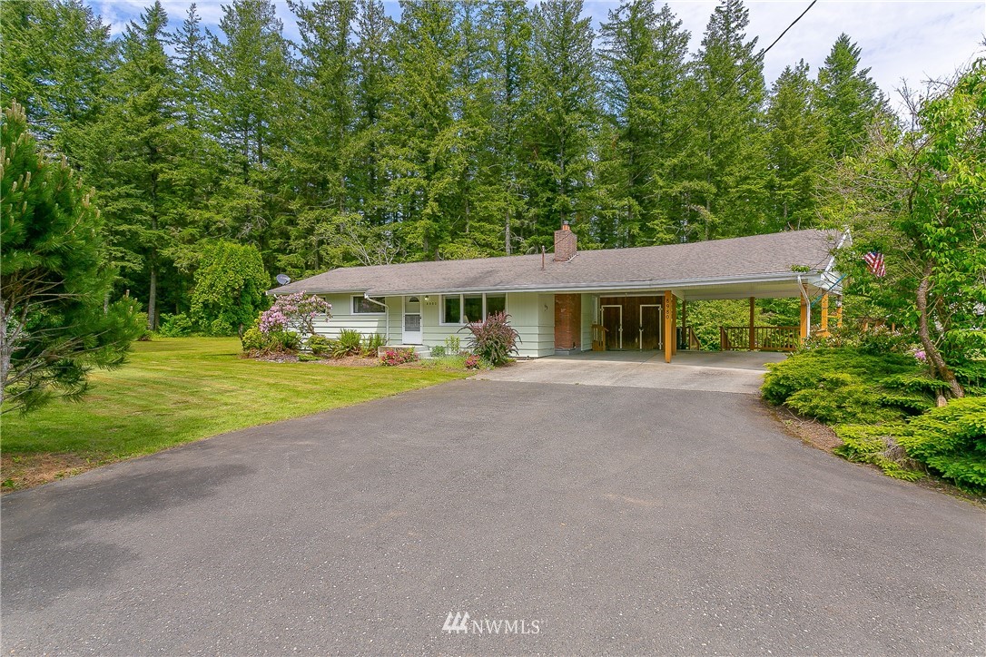 8980 Kendall Road Sumas, WA 98295 - Photo 1 of 39 a view of an house with backyard and swimming pool