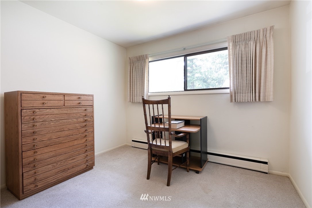 8980 Kendall Road Sumas, WA 98295 - Photo 16 of 39 a view of workspace with a window