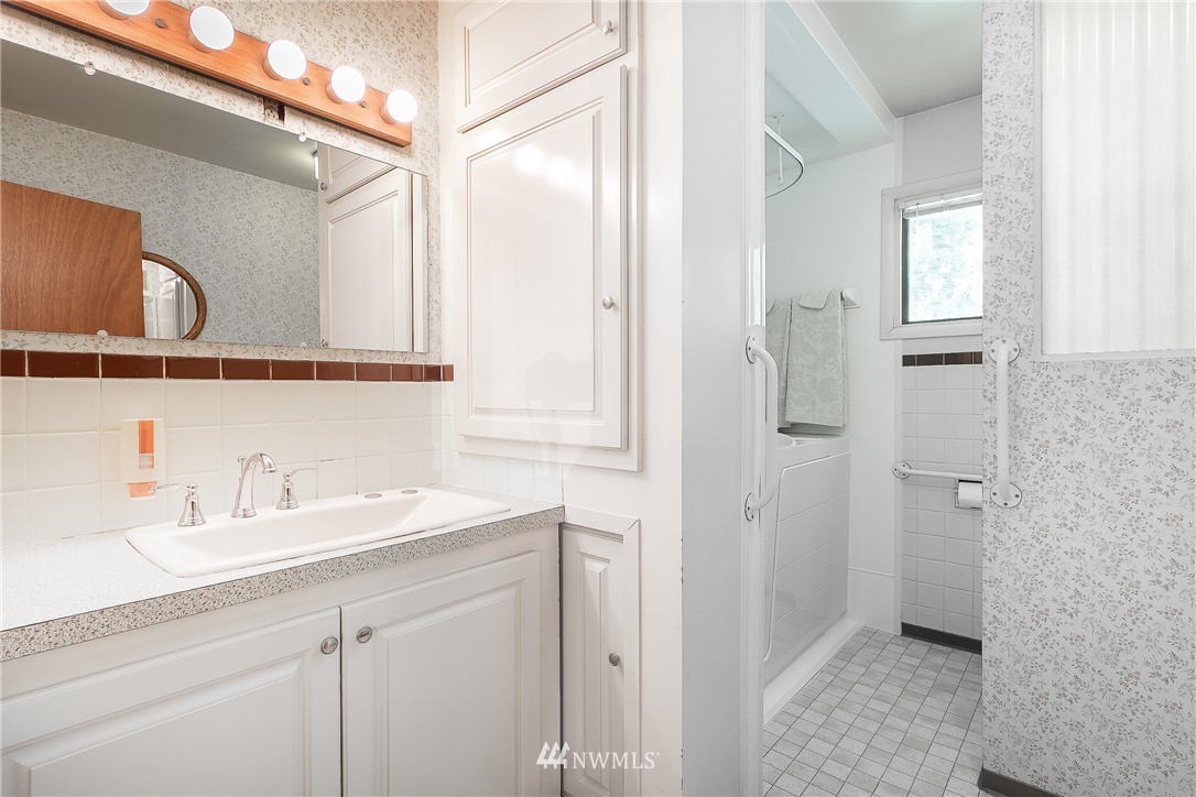 8980 Kendall Road Sumas, WA 98295 - Photo 17 of 39 a bathroom with a sink and a mirror