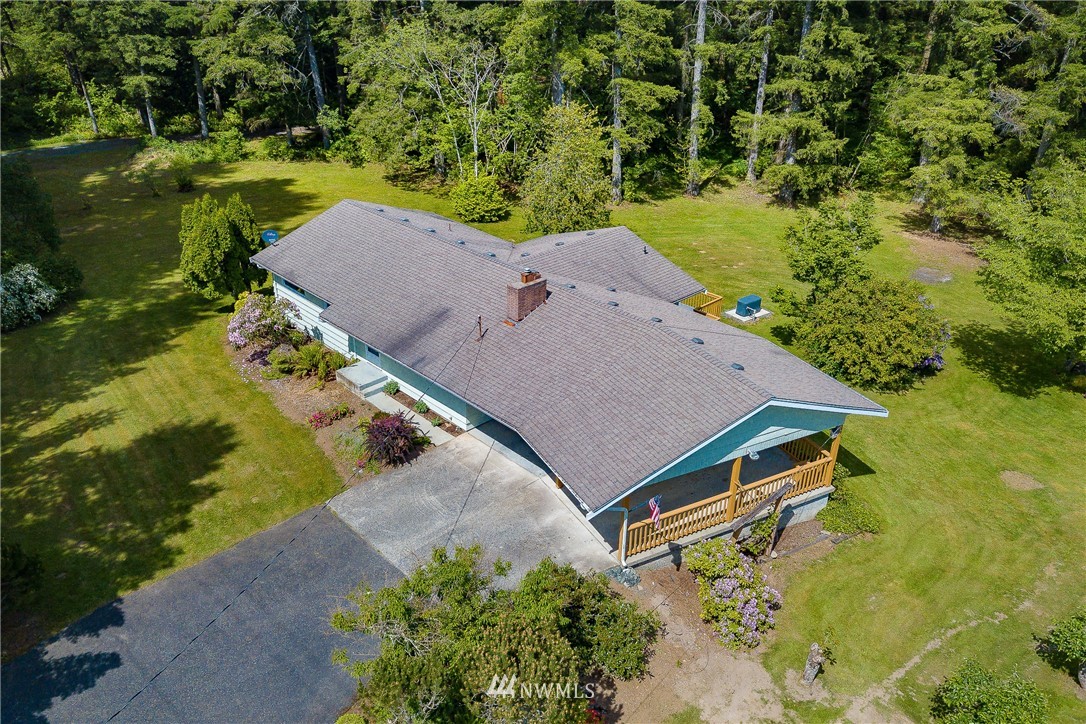 8980 Kendall Road Sumas, WA 98295 - Photo 3 of 39 an aerial view of a house with a yard and lake view