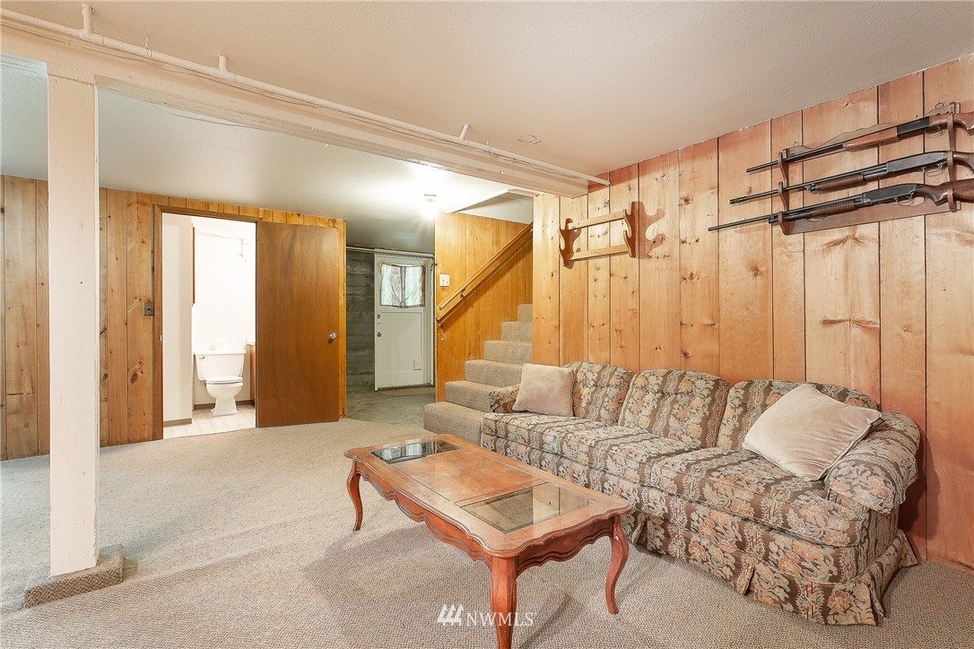 8980 Kendall Road Sumas, WA 98295 - Photo 23 of 39 a living room with furniture and a large window