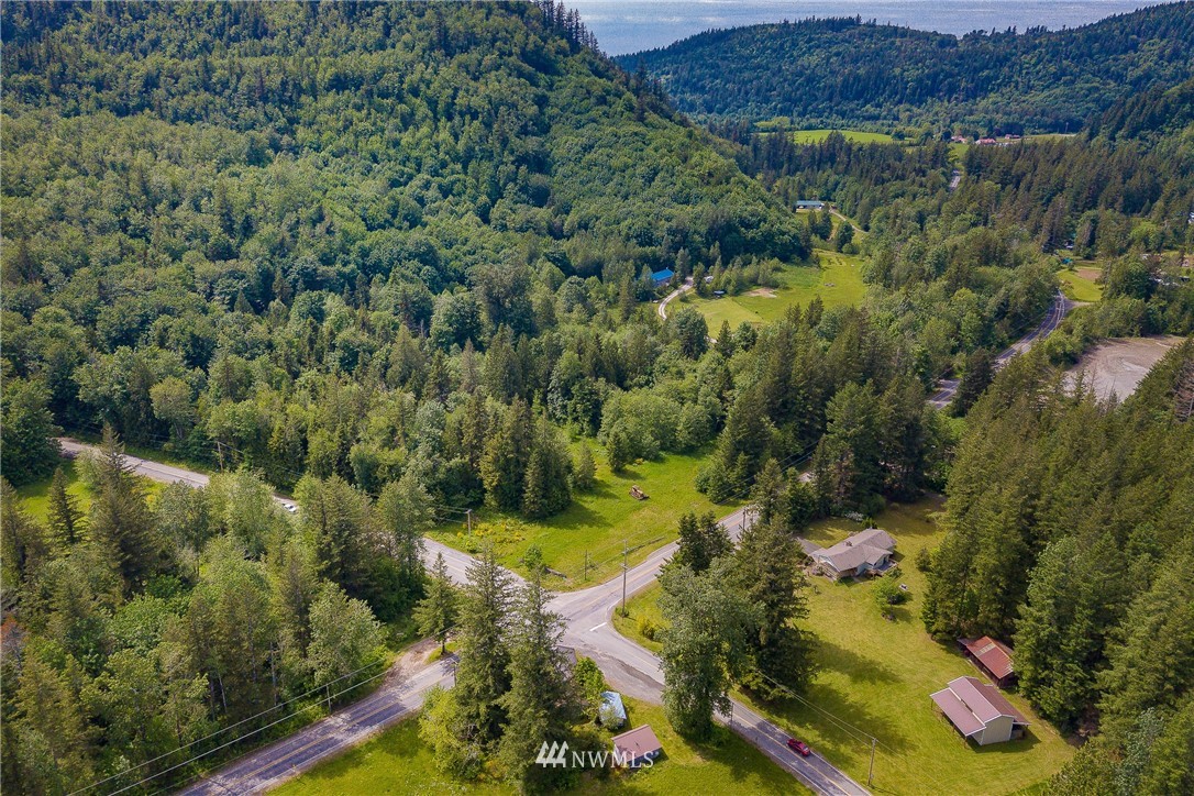 8980 Kendall Road Sumas, WA 98295 - Photo 30 of 39 an aerial view of residential houses with outdoor space and trees