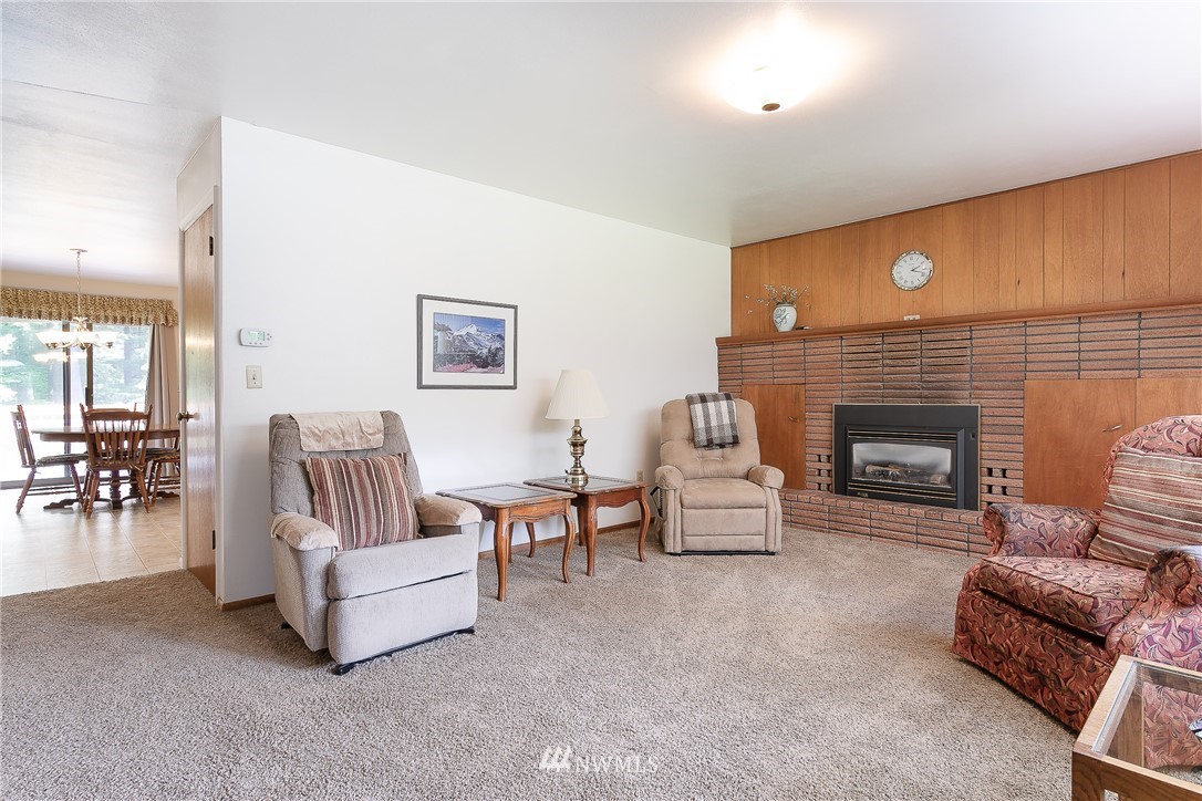 8980 Kendall Road Sumas, WA 98295 - Photo 4 of 39 a living room with furniture and a fireplace