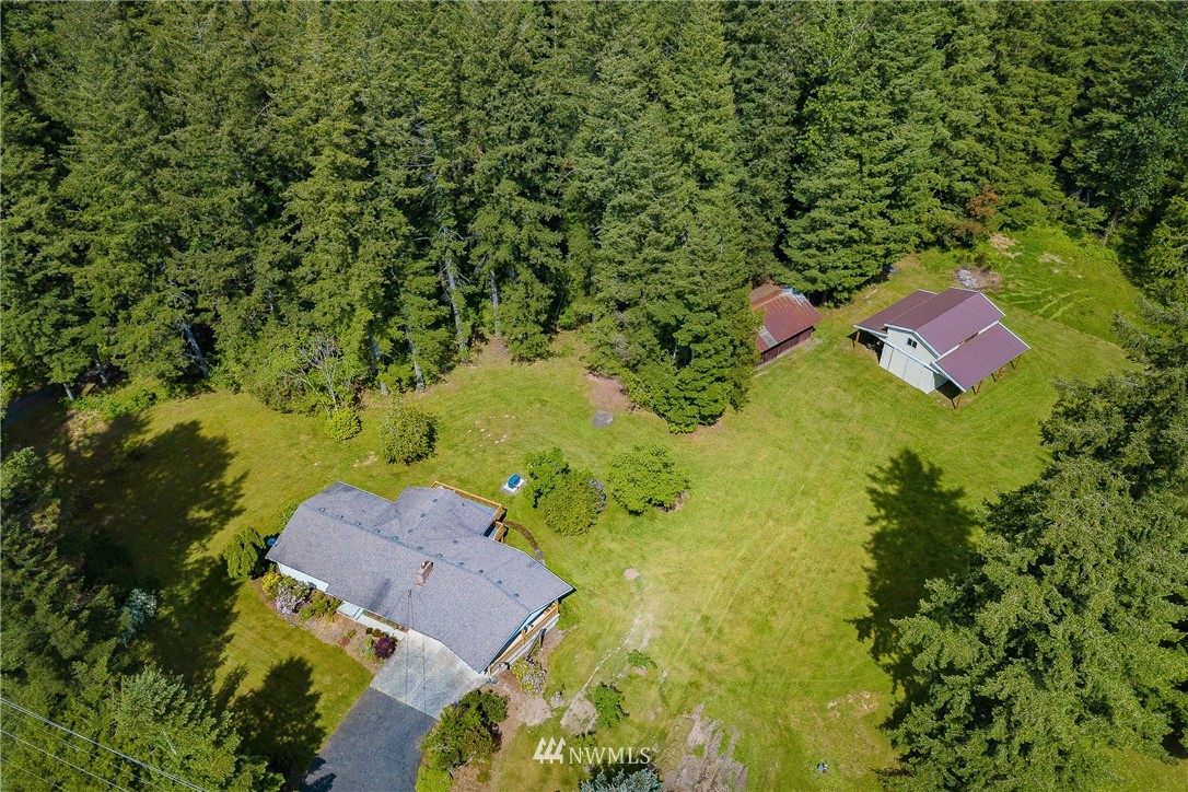 8980 Kendall Road Sumas, WA 98295 - Photo 32 of 39 an aerial view of a house with a yard