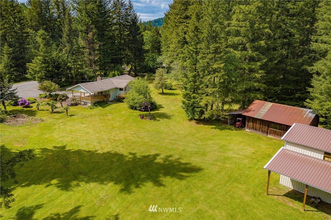 8980 Kendall Road Sumas, WA 98295 - Photo 34 of 39 an aerial view of residential houses with swimming pool
