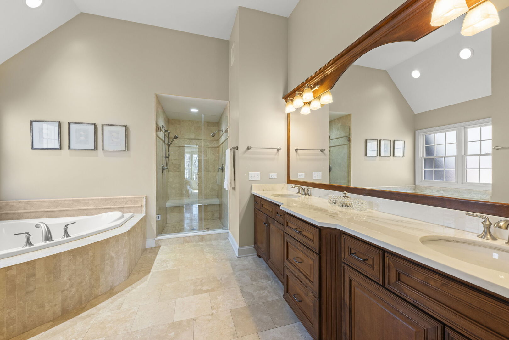 4804 Northcott Avenue Downers Grove, IL 60515 - Photo 20 of 36 a spacious bathroom with a bathtub sink and mirror