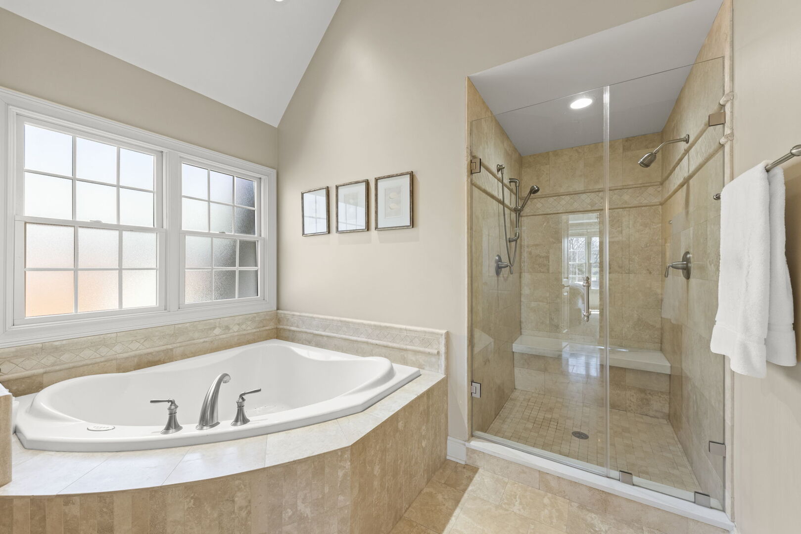 4804 Northcott Avenue Downers Grove, IL 60515 - Photo 21 of 36 a bathroom with a bathtub and shower