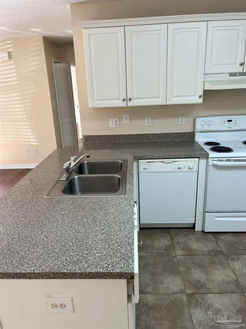 $1,100 | 9916 Guidy Lane, Unit 201, Pensacola, FL 32514