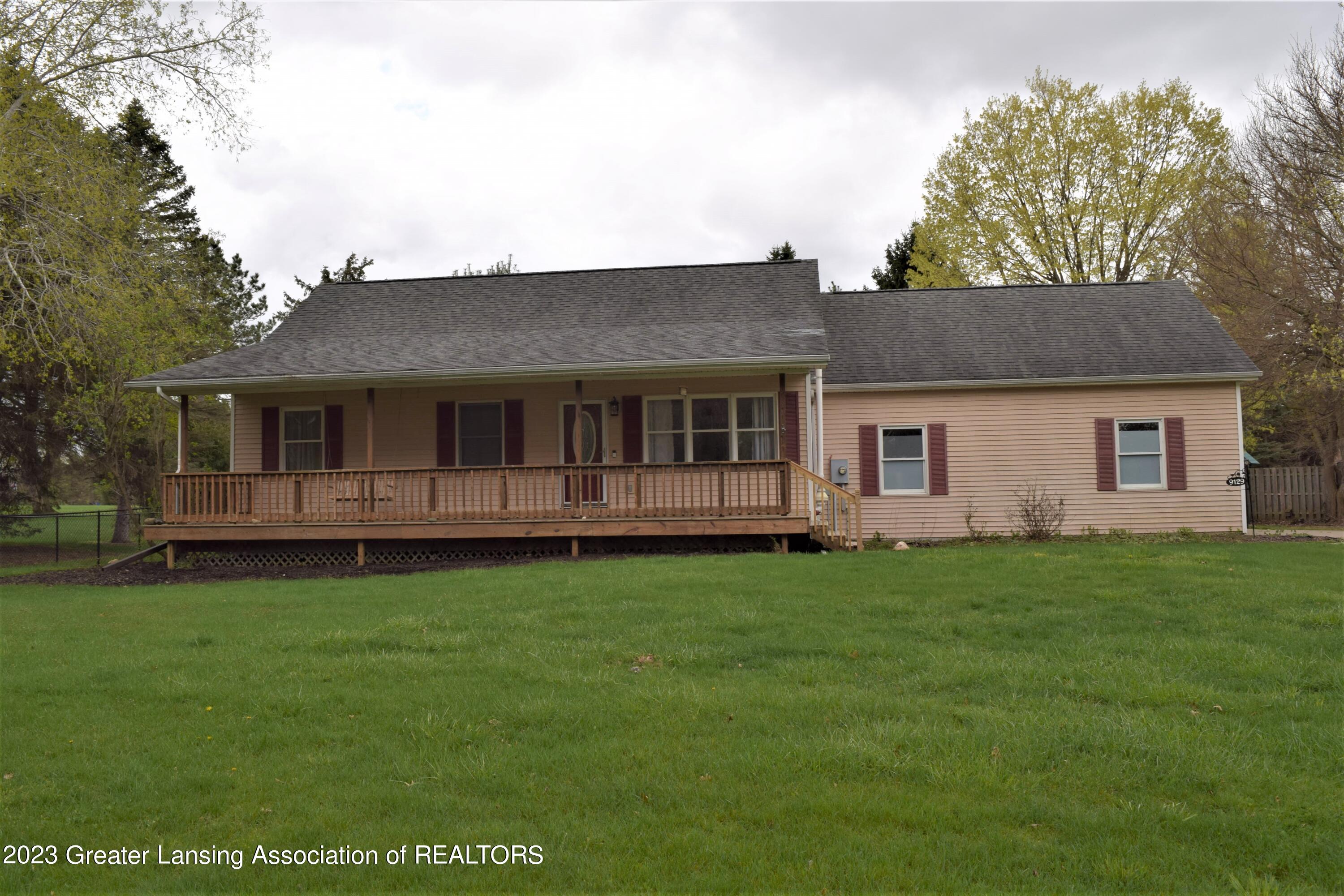 9129 Riverside Drive Grand Ledge, MI 48837 - Photo 2 of 55 DSC_0007