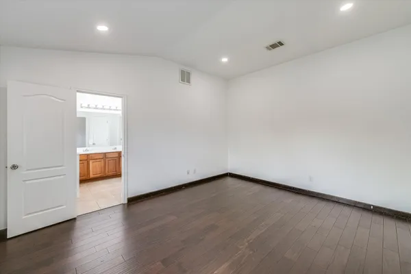 $2,100 | 702 Bent Wood Place, Round Rock, TX 78665