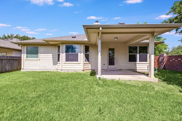 $2,100 | 702 Bent Wood Place, Round Rock, TX 78665