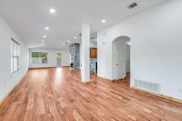 $2,100 | 702 Bent Wood Place, Round Rock, TX 78665