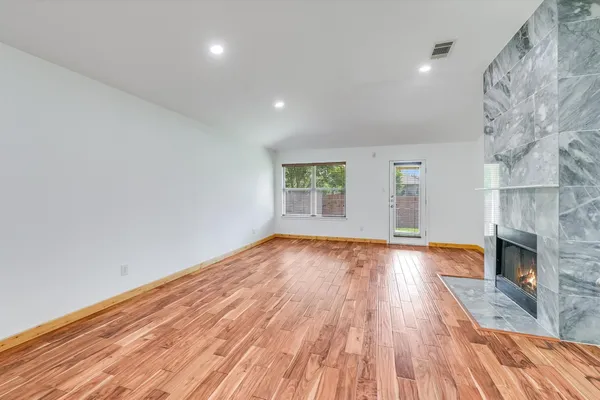 $2,100 | 702 Bent Wood Place, Round Rock, TX 78665