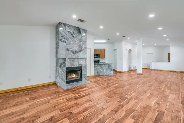 $2,100 | 702 Bent Wood Place, Round Rock, TX 78665