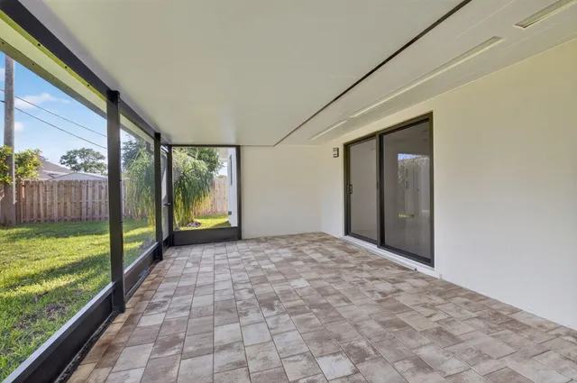 a view of backyard with garden