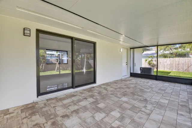 a view of empty room with window