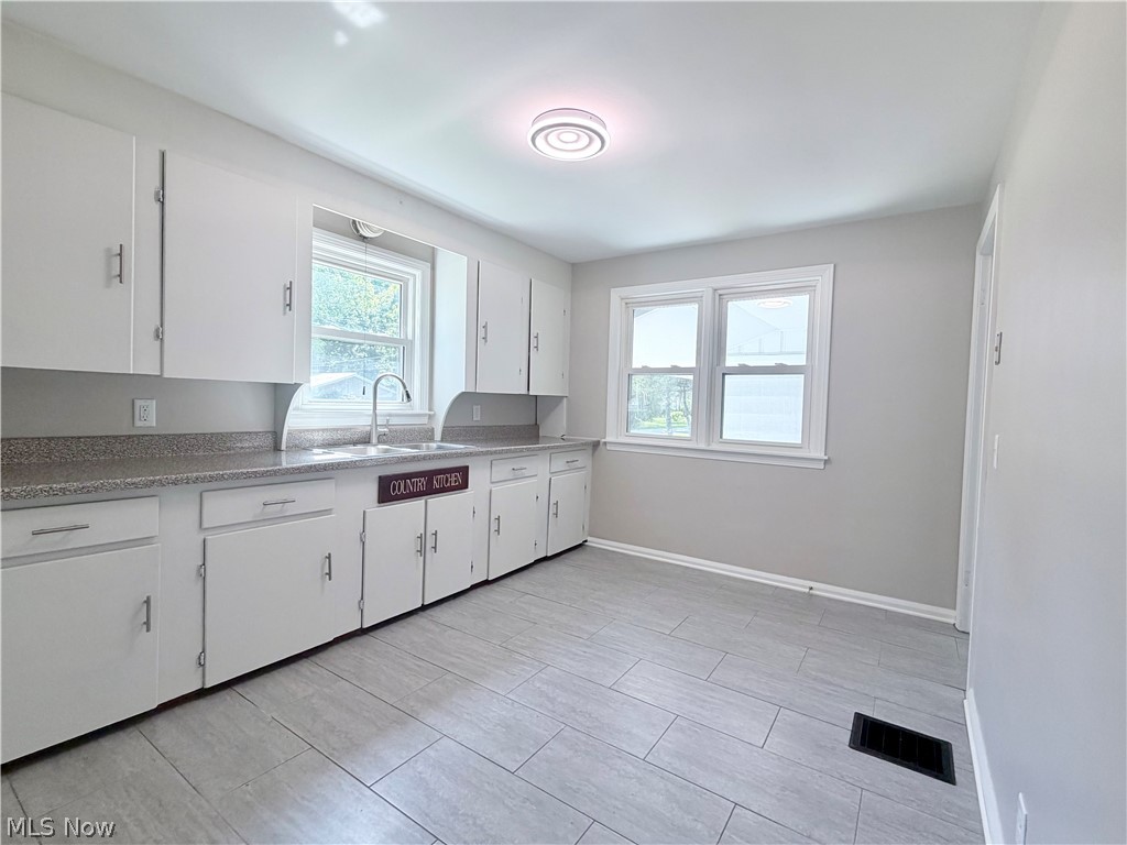 2526 Reeves Road Northeast Warren, OH 44483 - Photo 9 of 24