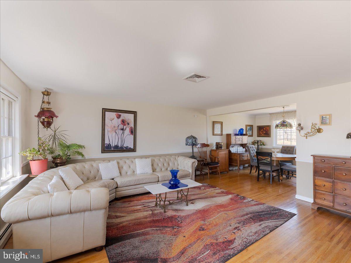 612 Lisa Road Norristown, PA 19403 - Photo 8 of 29 Gallery Image 8