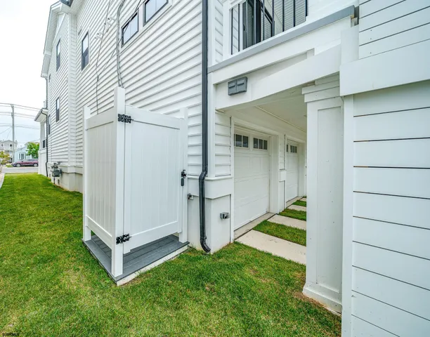 a view of a backyard with white house