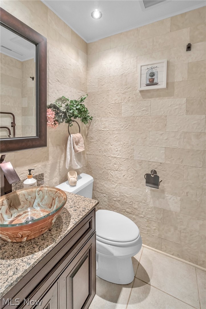 934 Som Center Road, Unit B1 Cleveland, OH 44143 - Photo 5 of 35 Gallery Image 5