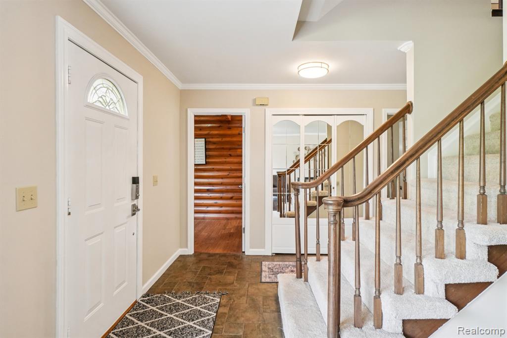 585 Timberline Drive Rochester Hills, MI 48309 - Photo 2 of 38