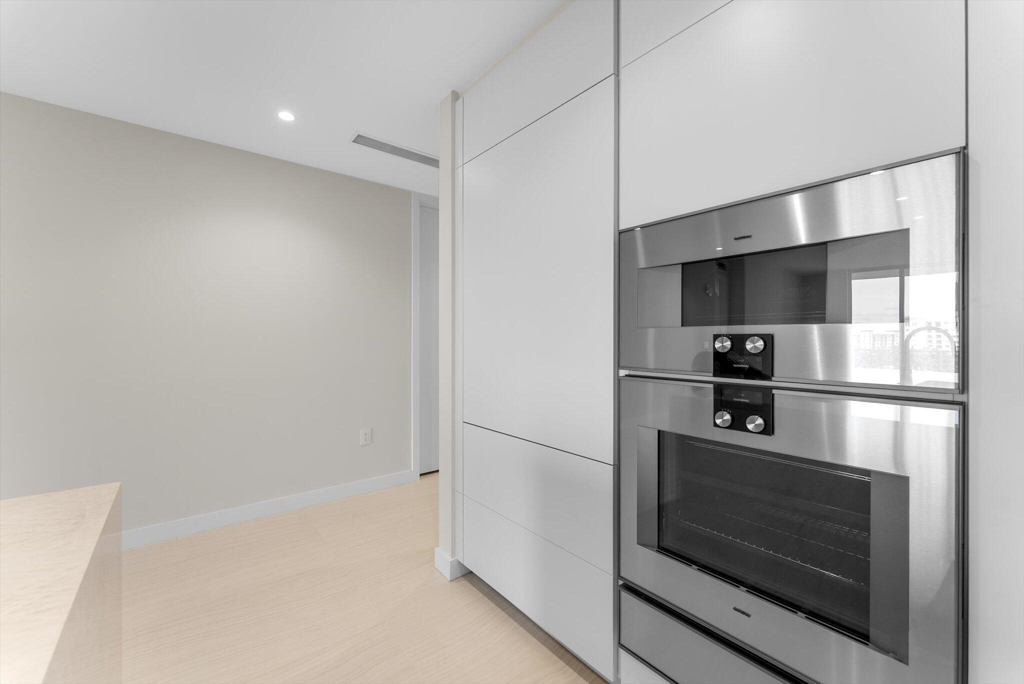 220 Southeast Mizner Boulevard, Unit 609 Boca Raton, FL 33432 - Photo 17 of 63 a kitchen with a refrigerator and a stove