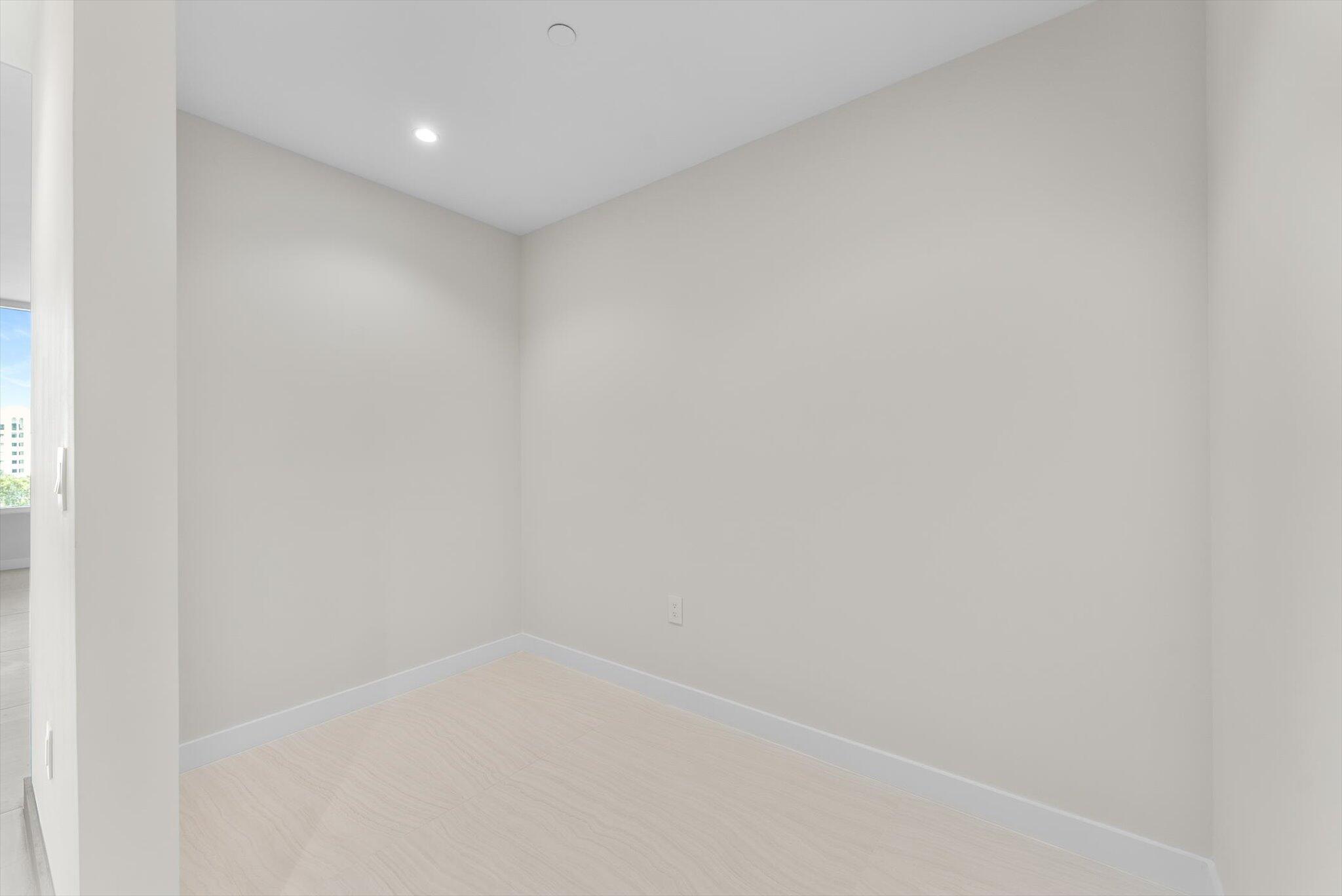 220 Southeast Mizner Boulevard, Unit 609 Boca Raton, FL 33432 - Photo 27 of 63 a view of small space