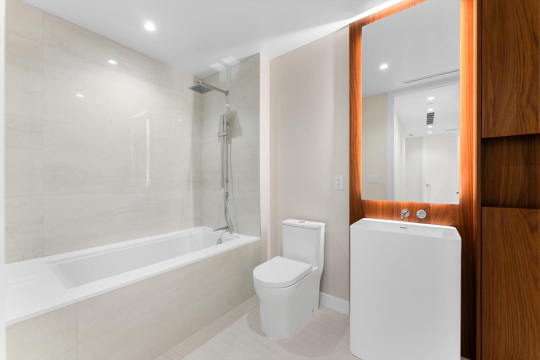 220 Southeast Mizner Boulevard, Unit 609 Boca Raton, FL 33432 - Photo 5 of 63 a bathroom with a toilet a sink and a bathtub