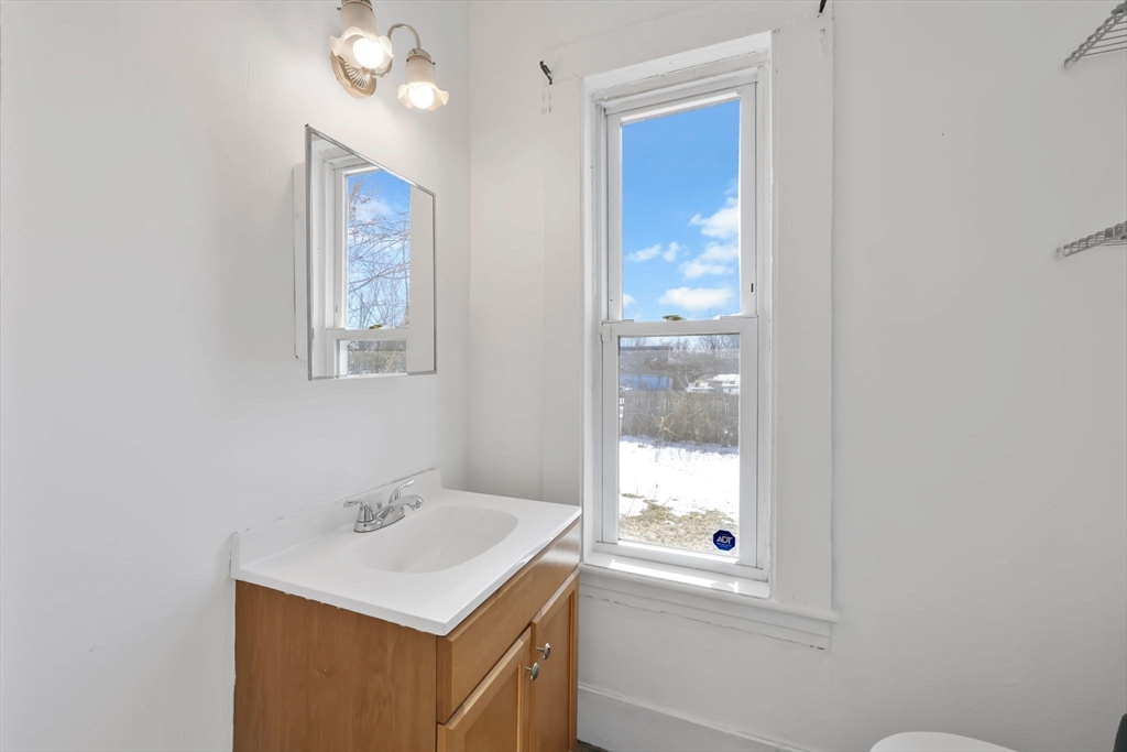 10 Hemlock Court Springfield, MA 01105 - Photo 13 of 23