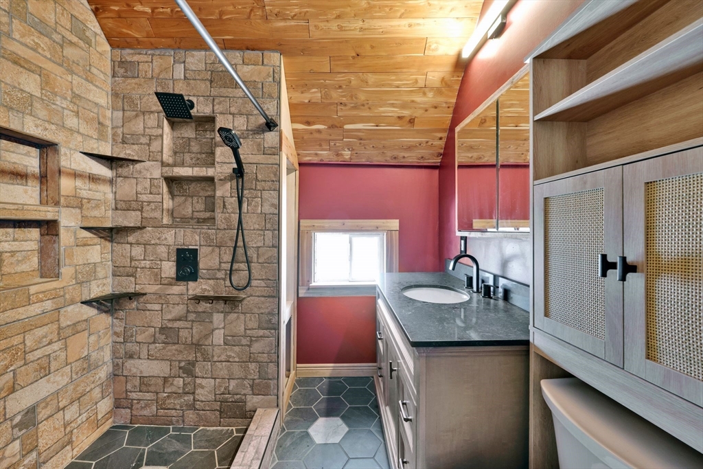 10 Hemlock Court Springfield, MA 01105 - Photo 2 of 23