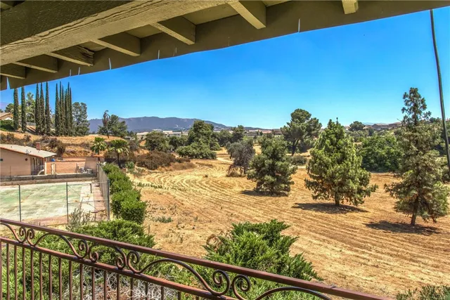 $333,999 | 199 Summit View Drive, Unit E, Calimesa, CA 92320