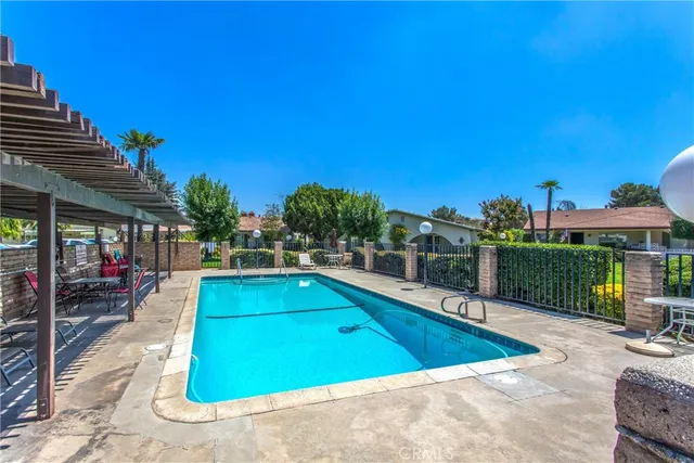 $333,999 | 199 Summit View Drive, Unit E, Calimesa, CA 92320