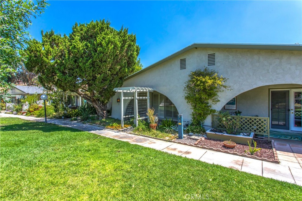 199 Summit View Drive, Unit E Calimesa, CA 92320 - Photo 4 of 31