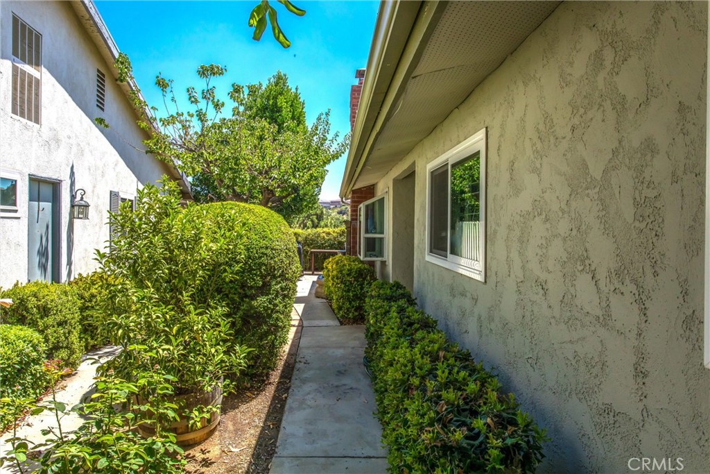 199 Summit View Drive, Unit E Calimesa, CA 92320 - Photo 5 of 31