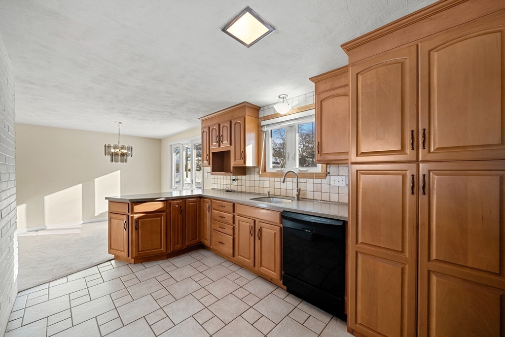 15 Alida Road Braintree, MA 02184 - Photo 9 of 25