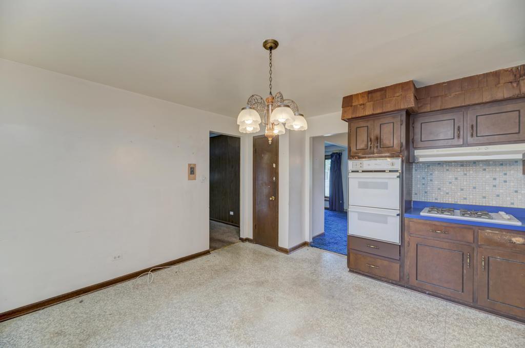 8017 Sawyer Road Darien, IL 60561 - Photo 11 of 35