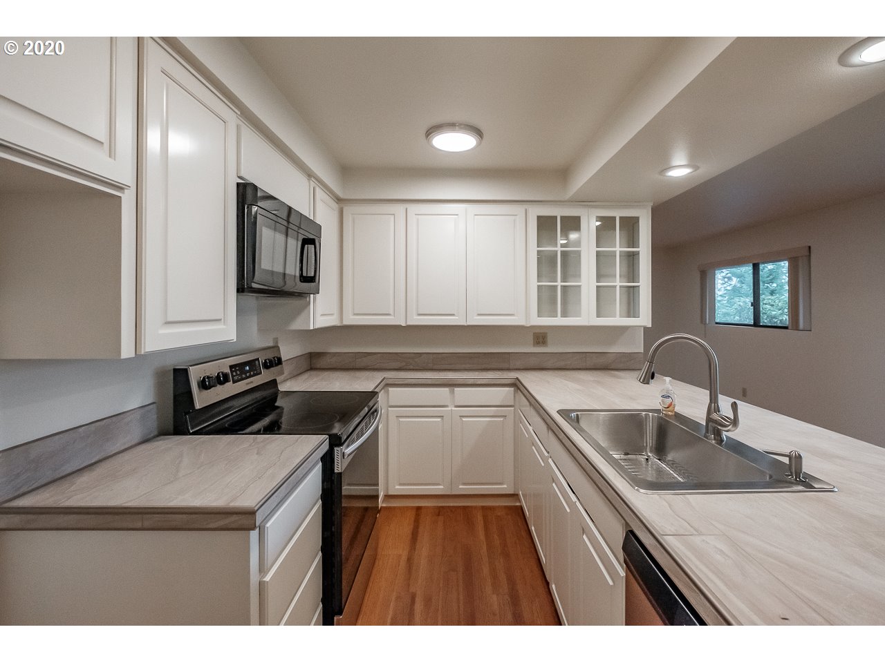 30484 Ty Valley Road Lebanon, OR 97355 - Photo 4 of 32 Gallery Image 4